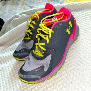 Under Armour shoes sz 8 “storm”
